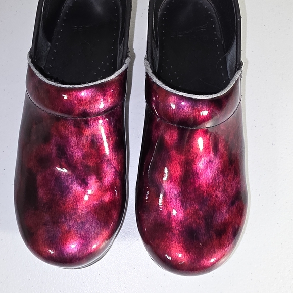 Dansko Professional clogs red black marble patent leather finish size 38 (7.5) * - Picture 7 of 16